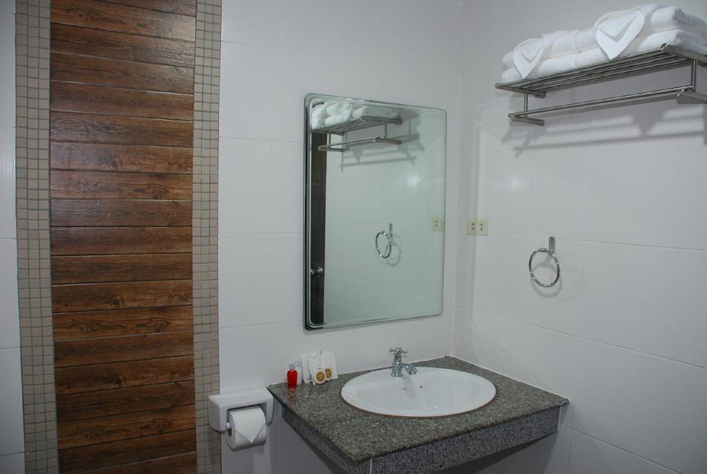 Patong Budget Rooms Luaran gambar