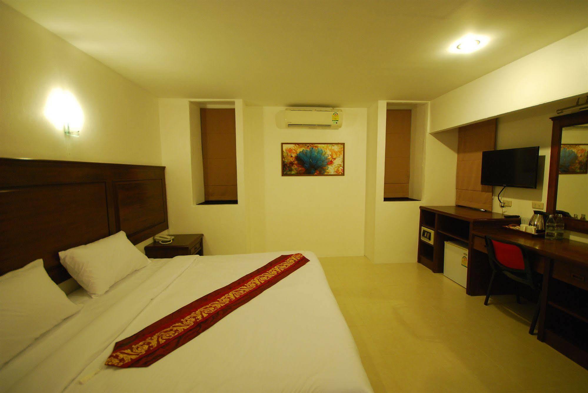 Patong Budget Rooms Luaran gambar