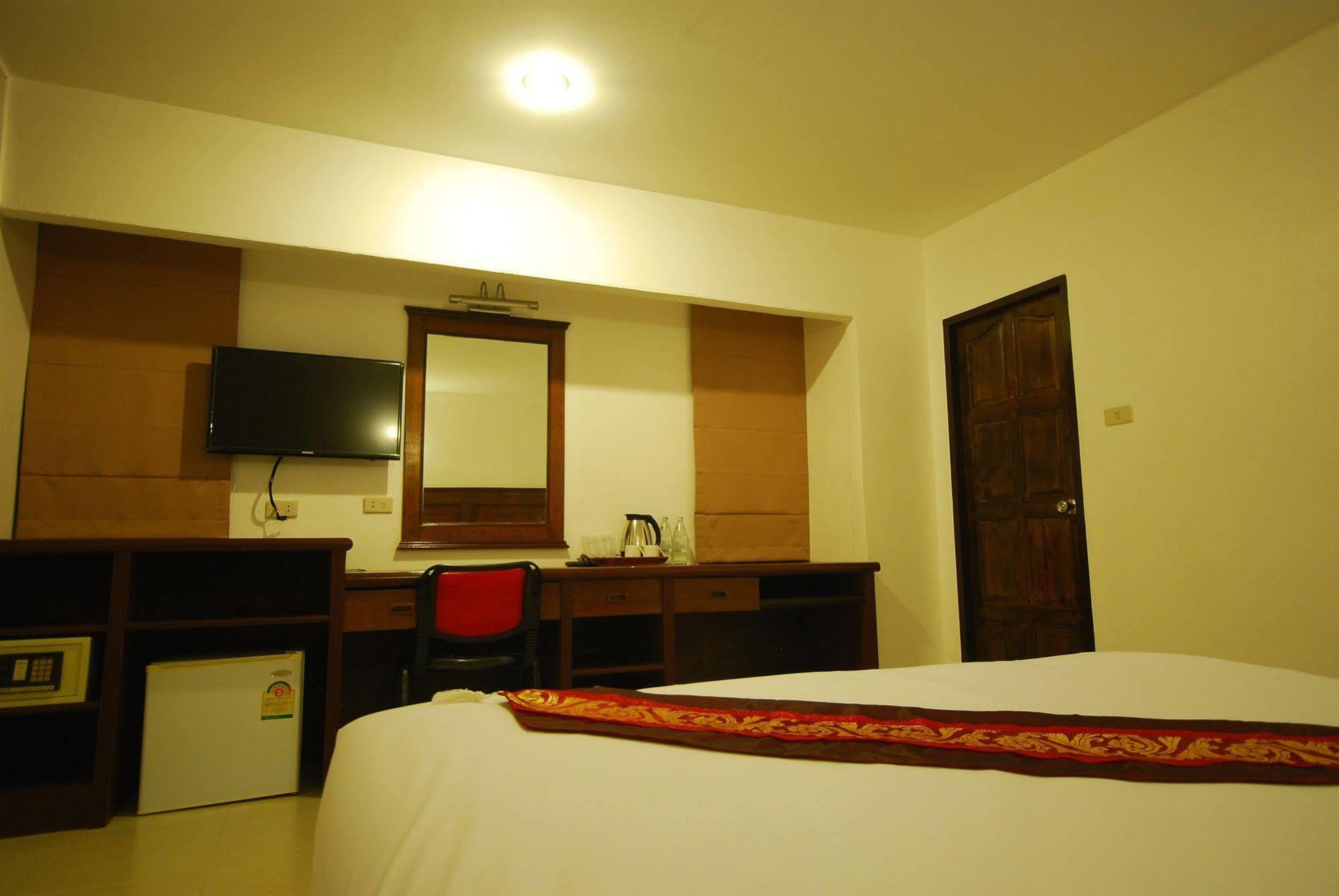 Patong Budget Rooms Luaran gambar