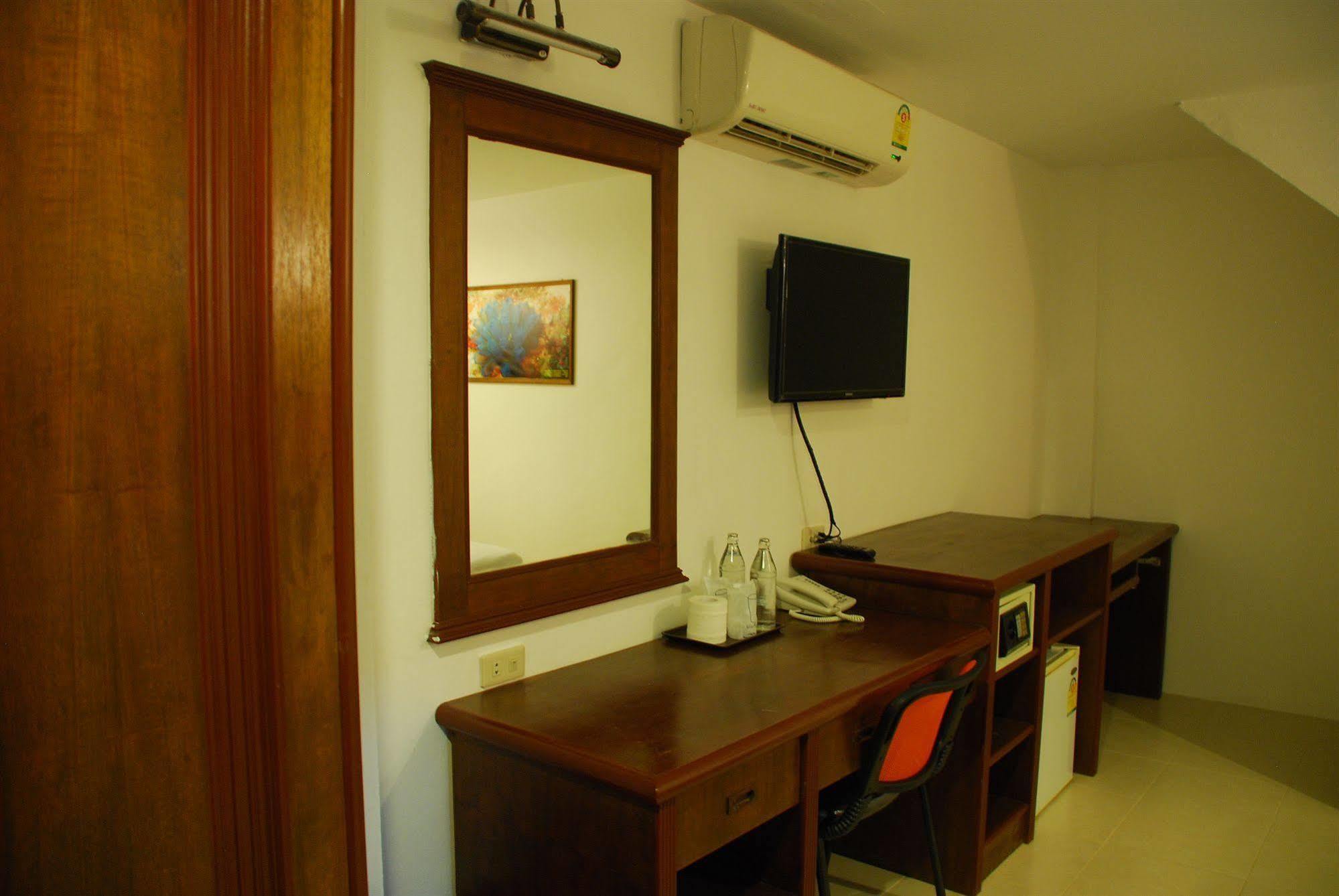 Patong Budget Rooms Luaran gambar